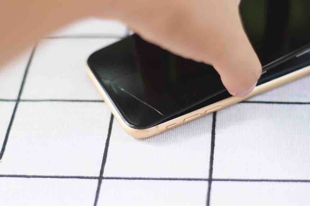 4 Langkah Mengganti LCD iPhone XR