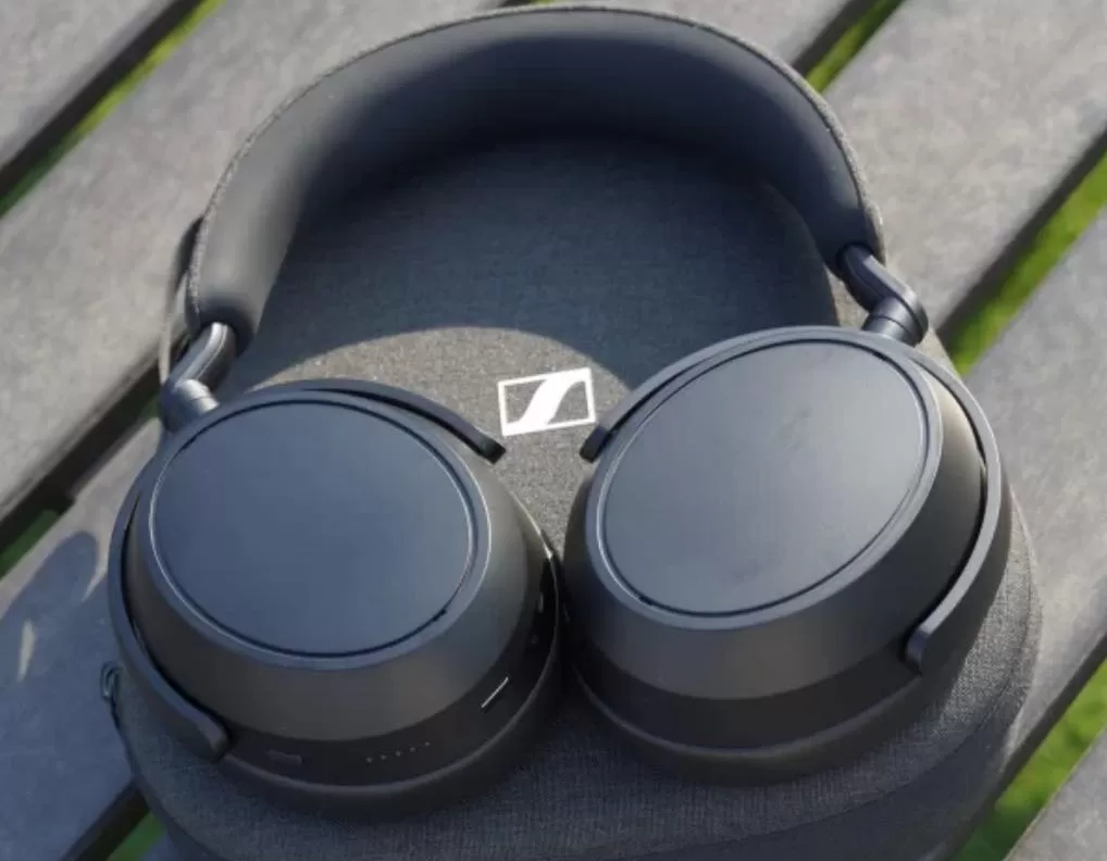 Noise Cancelling Headphones