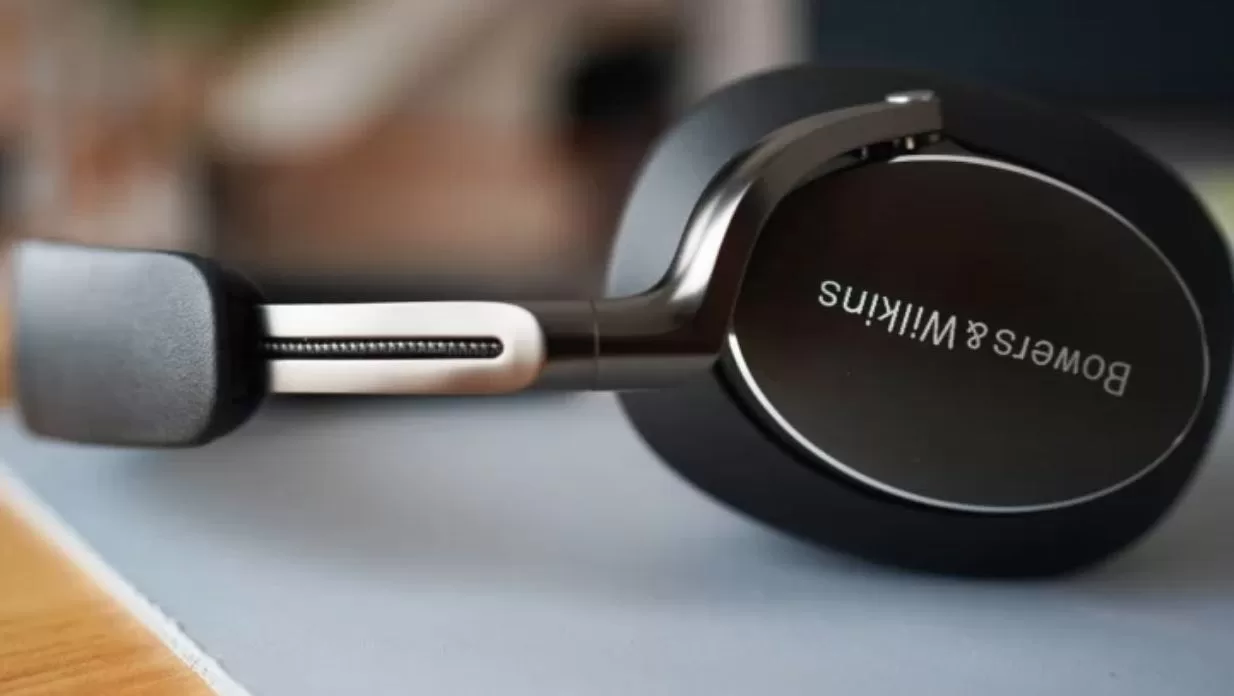 Bowers & Wilkins Px8